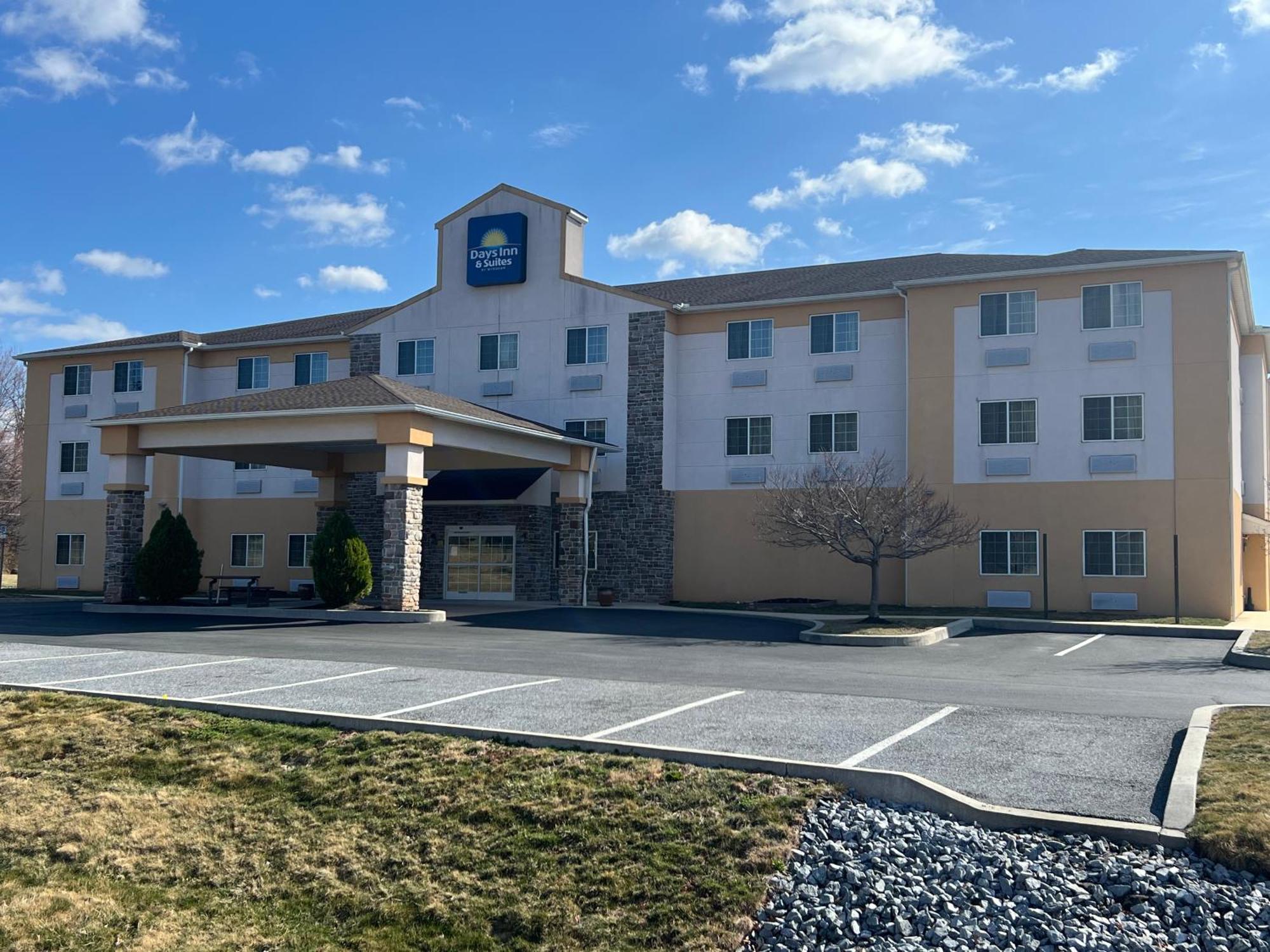 Days Inn & Suites By Wyndham Manheim Lebanon Exterior foto