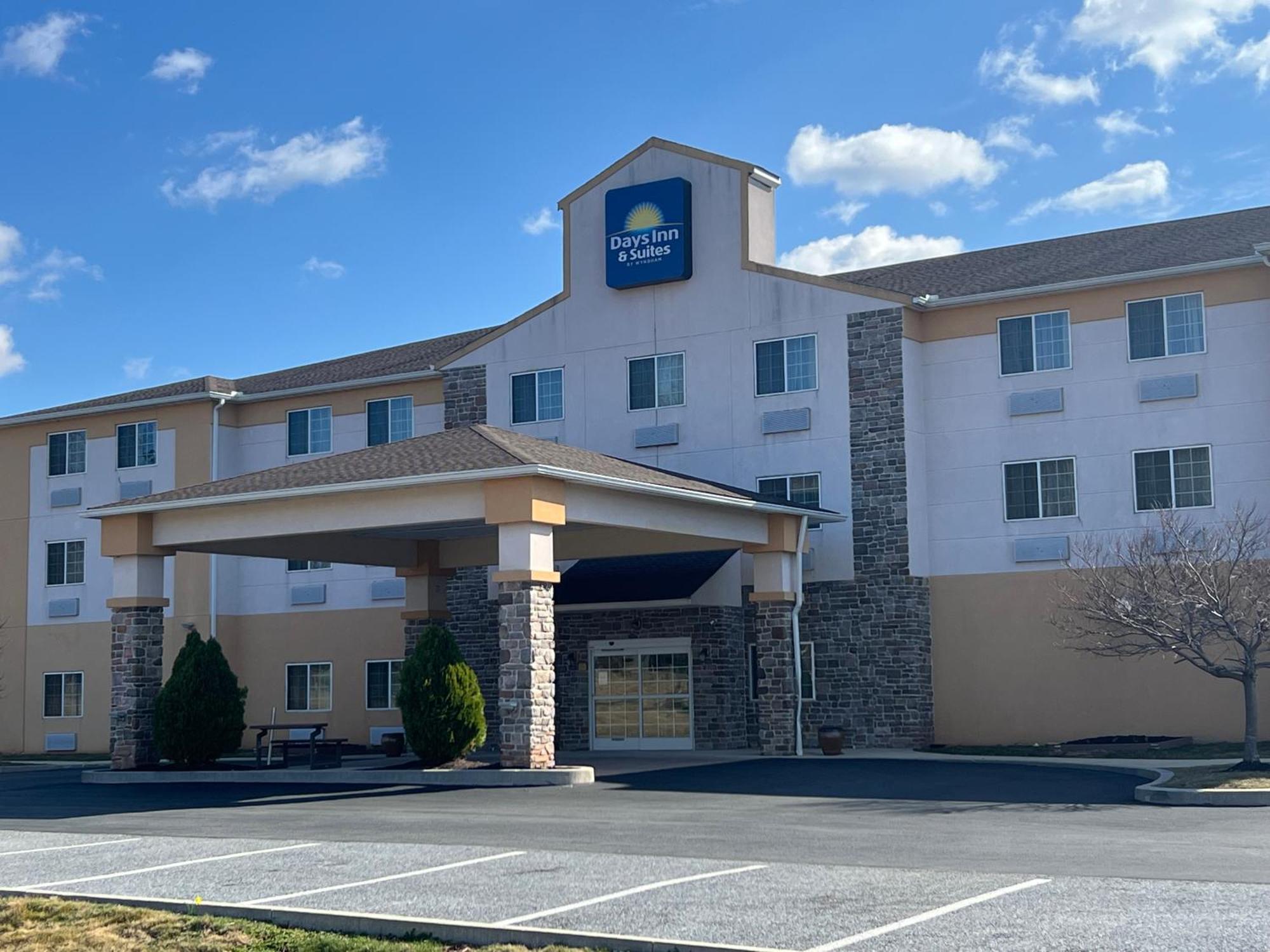 Days Inn & Suites By Wyndham Manheim Lebanon Exterior foto