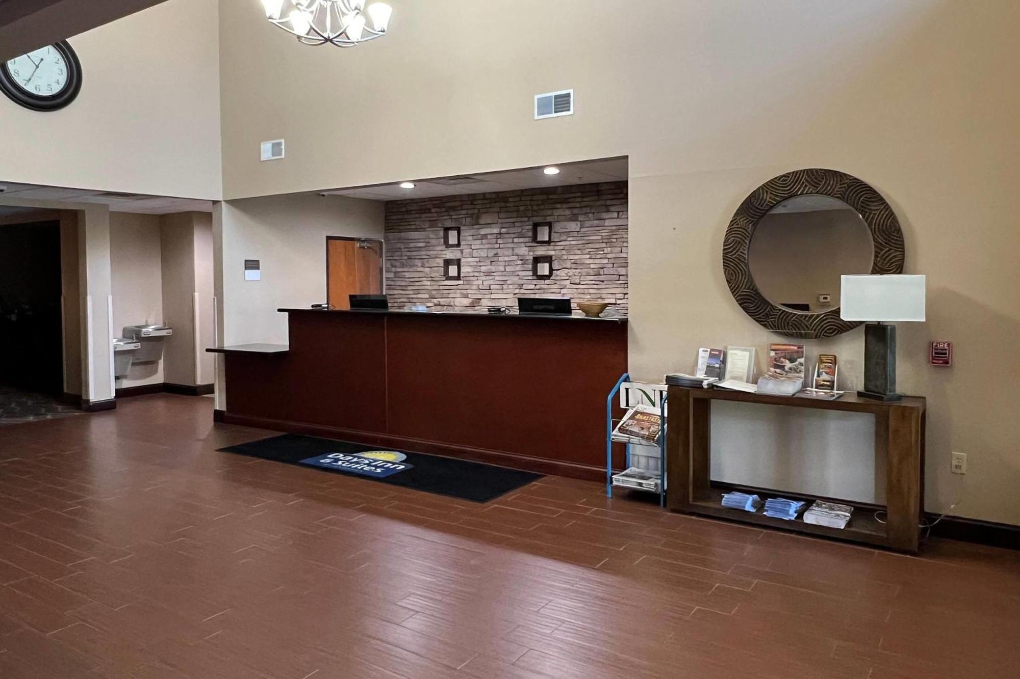 Days Inn & Suites By Wyndham Manheim Lebanon Exterior foto